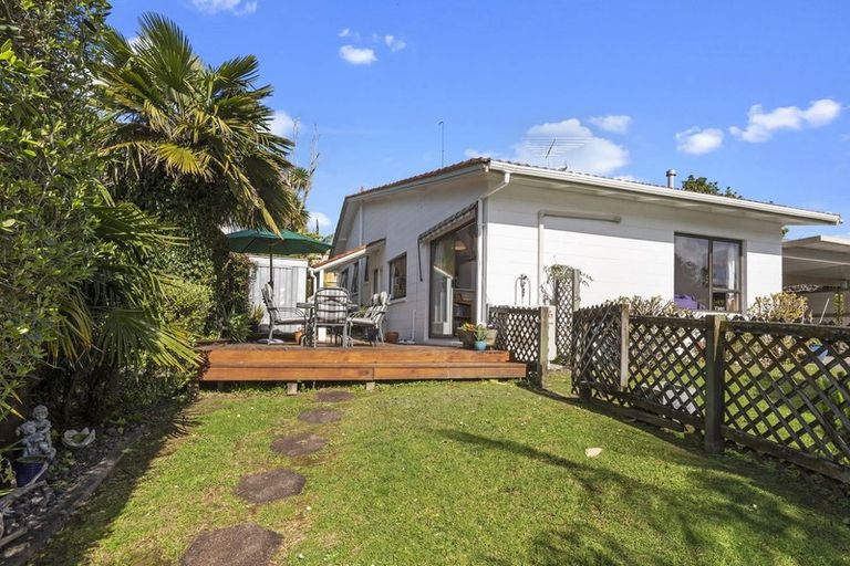 Photo of property in 1/1 Oaktree Avenue, Browns Bay, Auckland, 0630