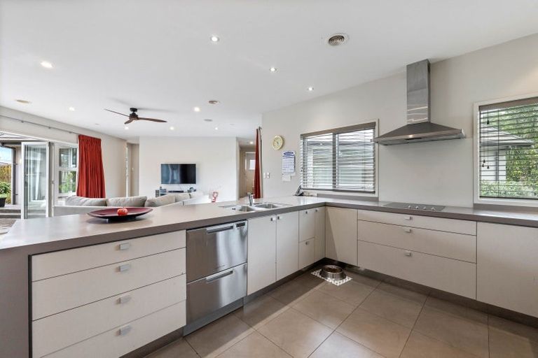 Photo of property in 4 Links Drive, Waiwhakaiho, New Plymouth, 4312