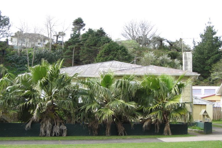 Photo of property in 53 Seaview Road, Marfell, New Plymouth, 4310