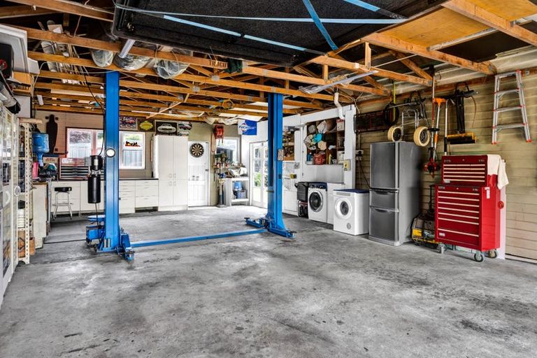 Photo of property in 58 Govett Avenue, Frankleigh Park, New Plymouth, 4310