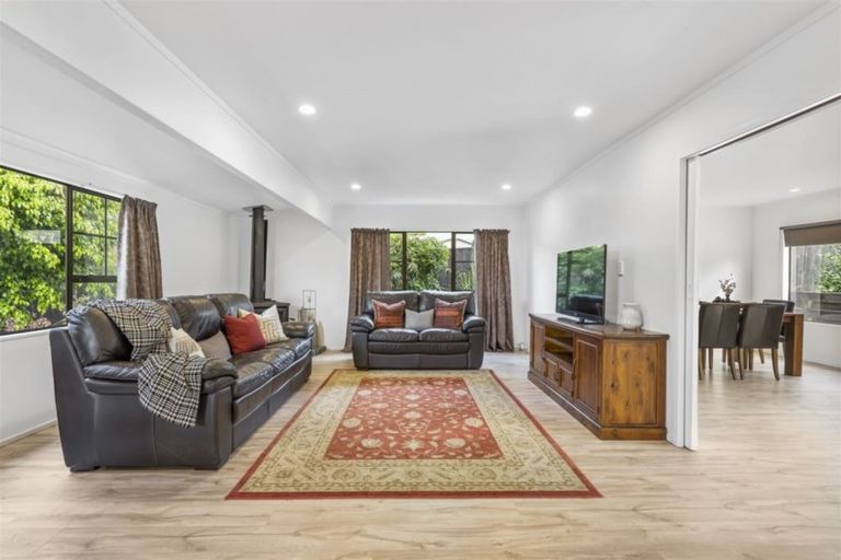 Photo of property in 8 Curacao Place, Half Moon Bay, Auckland, 2012