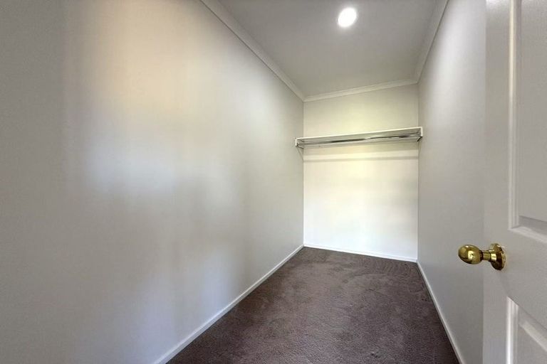 Photo of property in 17 Parkcrest Drive, Henderson, Auckland, 0612