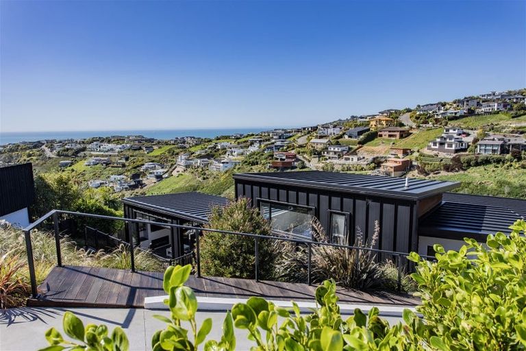 Photo of property in 17 Drayton Drive, Mount Pleasant, Christchurch, 8081