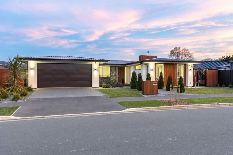 Photo of property in 8 Irvines Track, Halswell, Christchurch, 8025