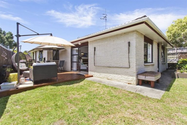 Photo of property in 1/26 Petrel Place, Massey, Auckland, 0614