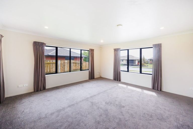 Photo of property in 186 Pacific Drive, Fitzherbert, Palmerston North, 4410