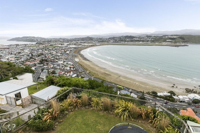 Photo of property in 83 Houghton Bay Road, Houghton Bay, Wellington, 6023