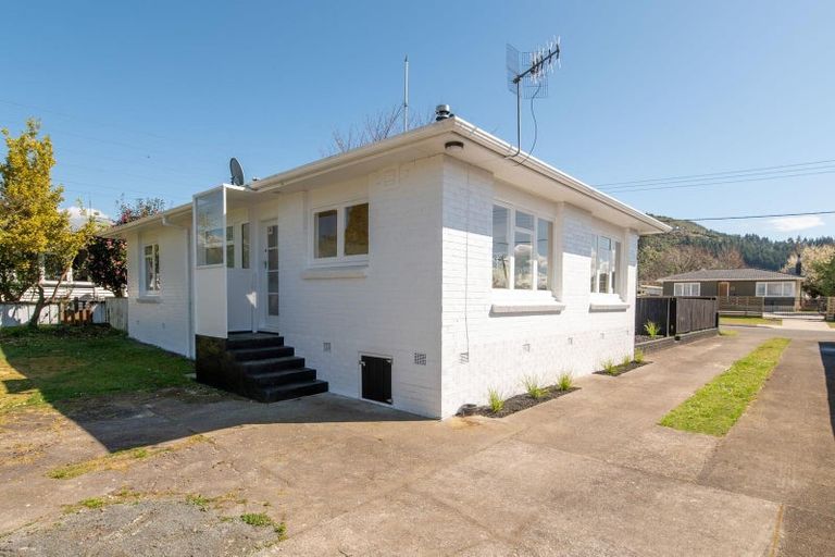 Photo of property in 8 Fairview Road, Western Heights, Rotorua, 3015