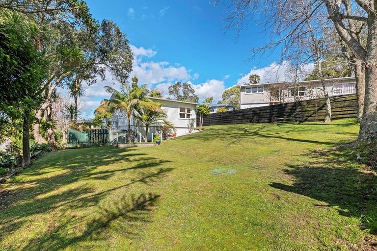 Photo of property in 18 Arosa Place, Forrest Hill, Auckland, 0620