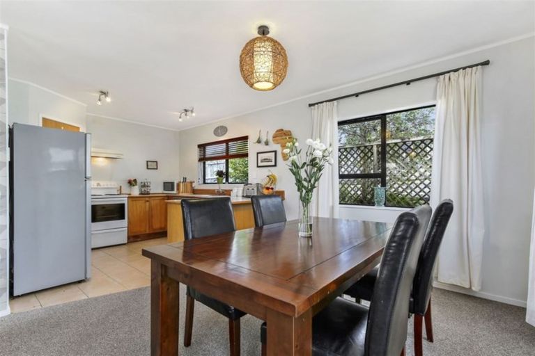 Photo of property in 1/26 Petrel Place, Massey, Auckland, 0614