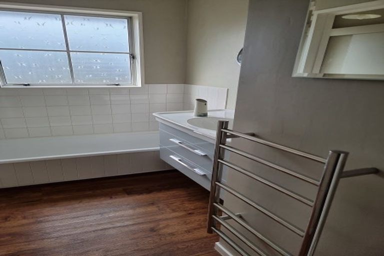 Photo of property in 28 Gladstone Road, Woodend, 7610