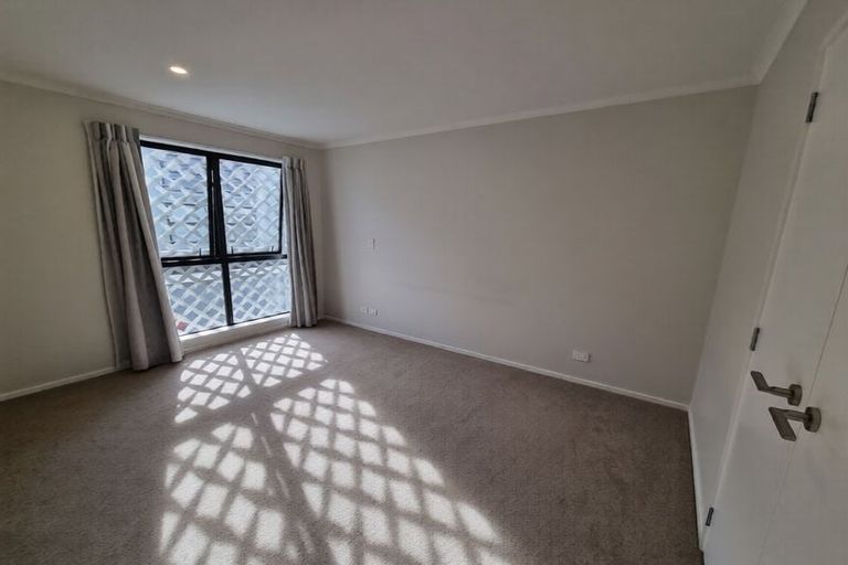 Photo of property in 24 Sacred Kingfisher Road, Hobsonville, Auckland, 0616