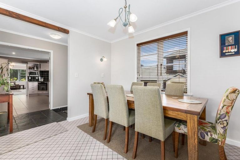 Photo of property in 3 Romney Square, Tawa, Wellington, 5028