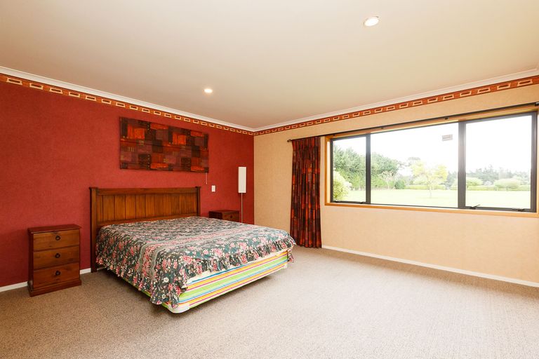 Photo of property in 46 Turitea Road, Fitzherbert, Palmerston North, 4472