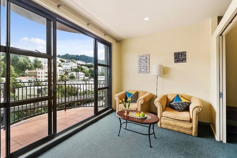Photo of property in Atrium Towers, 6q/154 The Terrace, Wellington Central, Wellington, 6011