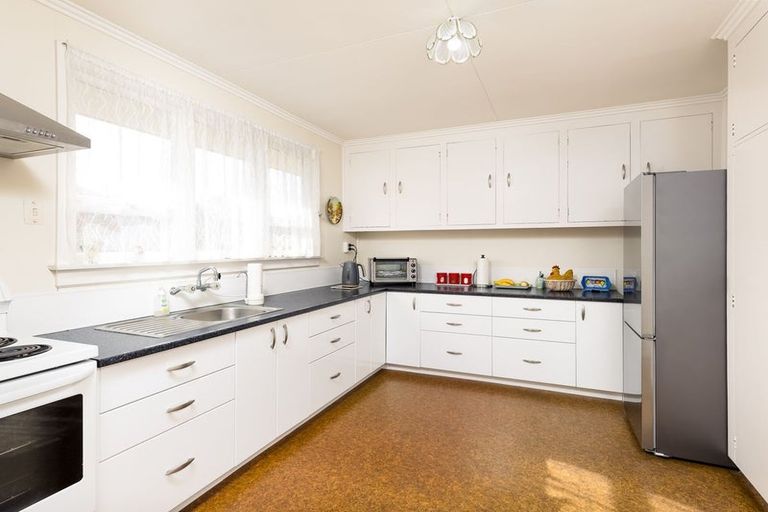 Photo of property in 16 Opie Street, Waimate, 7924