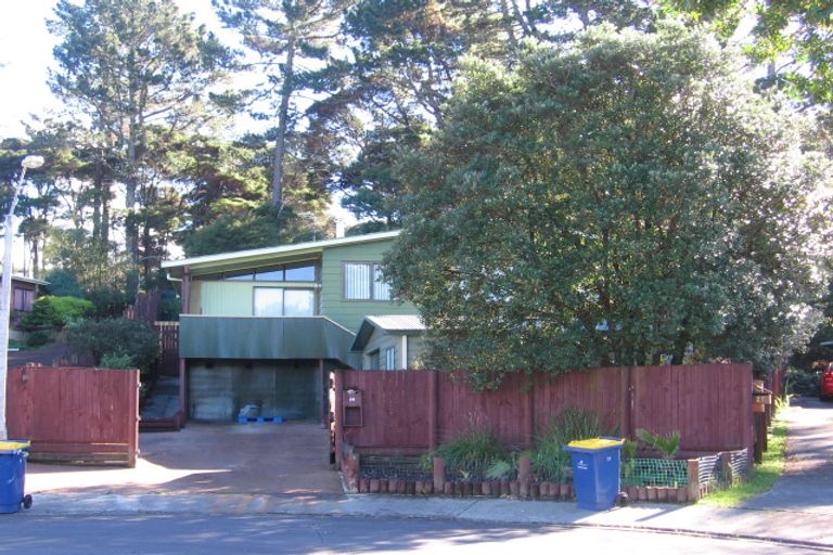 Photo of property in 28 Coey Place, Glen Eden, Auckland, 0602