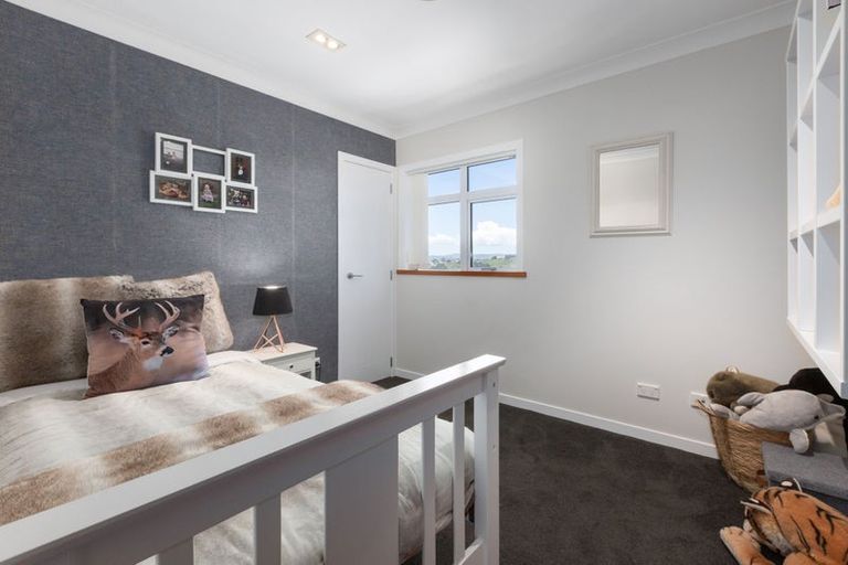 Photo of property in 22 Kahurangi Heights, Aotea, Porirua, 5024