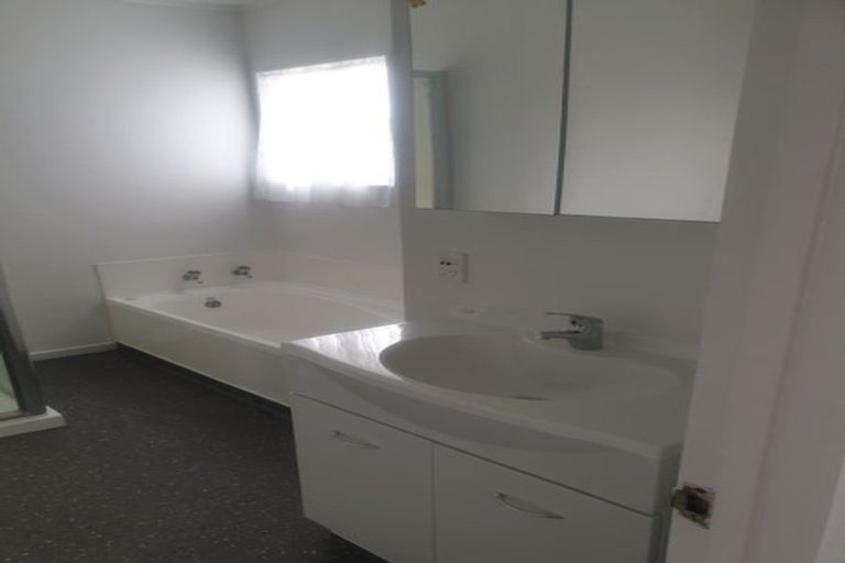 Photo of property in 11 Bittern Place, Henderson, Auckland, 0610