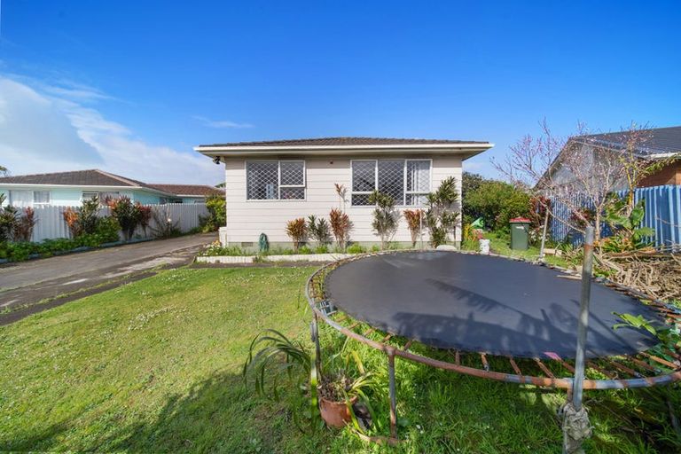 Photo of property in 28 Cottingham Crescent, Mangere East, Auckland, 2024