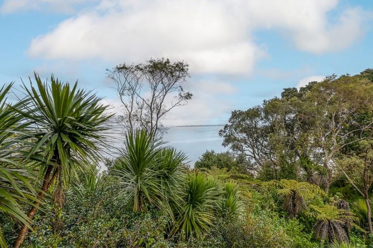Photo of property in 57 Arapito Road, Titirangi, Auckland, 0604