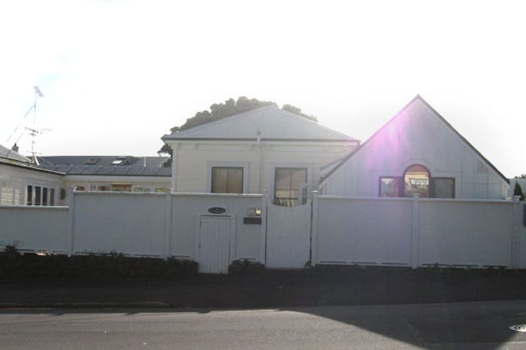 Photo of property in 1a Mays Street, Devonport, Auckland, 0624