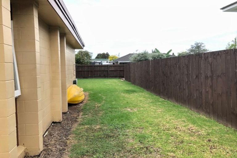 Photo of property in 1/6 Vivian Wilson Drive, Eastern Beach, Auckland, 2012