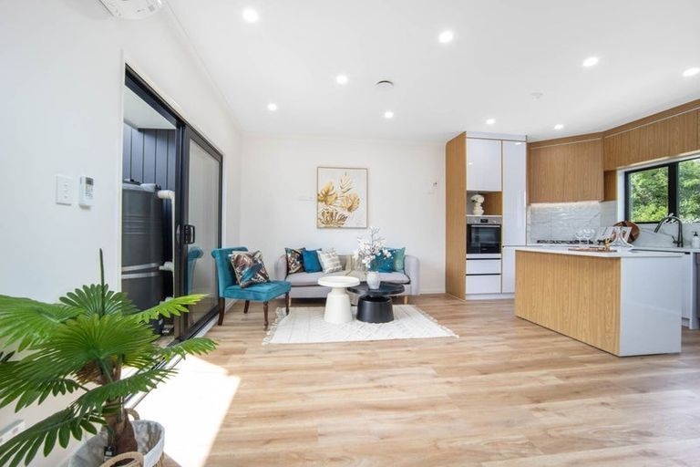 Photo of property in 70c Golf Road, New Lynn, Auckland, 0600