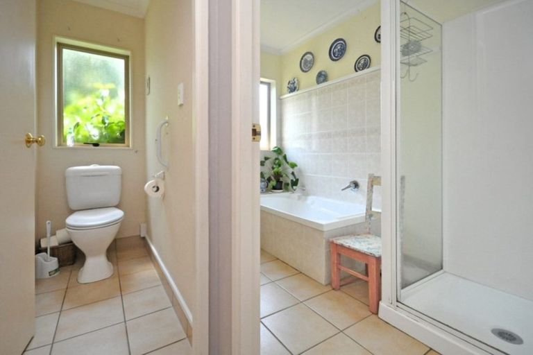 Photo of property in 14 Drummond Drive, Ranui, Auckland, 0612