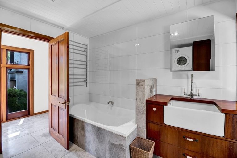 Photo of property in 331a Mangorei Road, Merrilands, New Plymouth, 4312