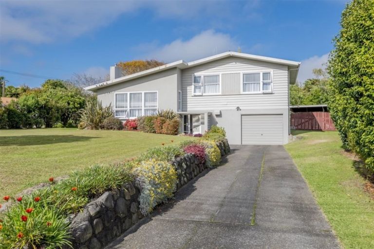 Photo of property in 16 Highbury Drive, Levin, 5510