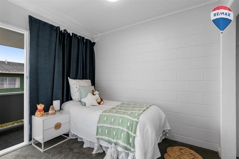 Photo of property in 2/100 Martin Street, Wallaceville, Upper Hutt, 5018