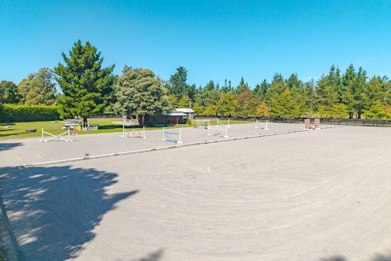 Photo of property in 32 Scarlet Oak Drive, West Melton, Christchurch, 7676