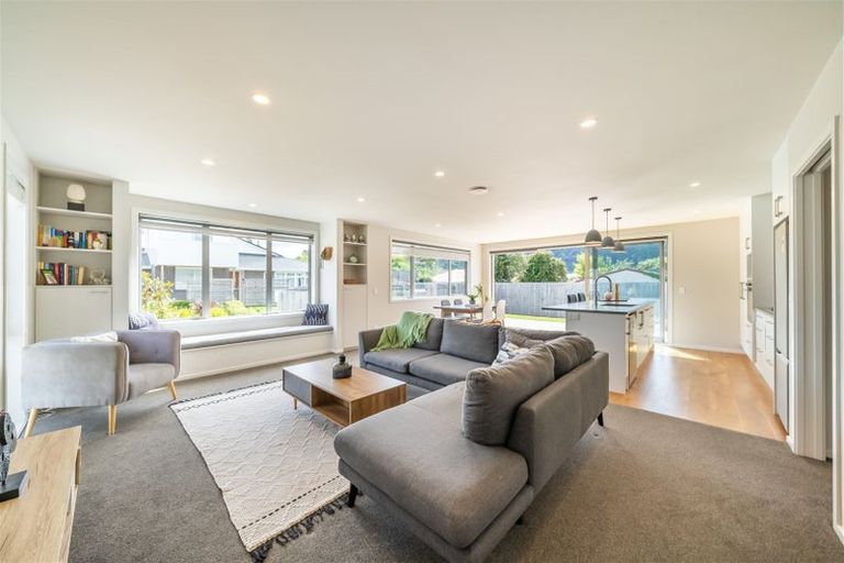 Photo of property in 14 Poulson Grove, Trentham, Upper Hutt, 5018