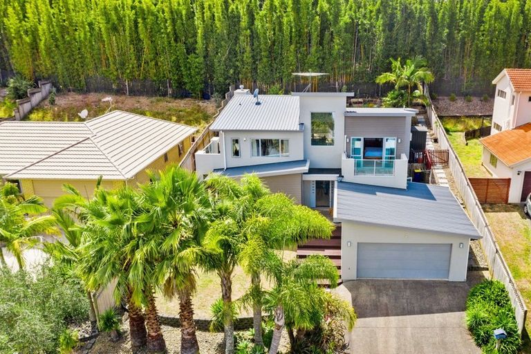 Photo of property in 6 Fernbank Lane, Greenhithe, Auckland, 0632