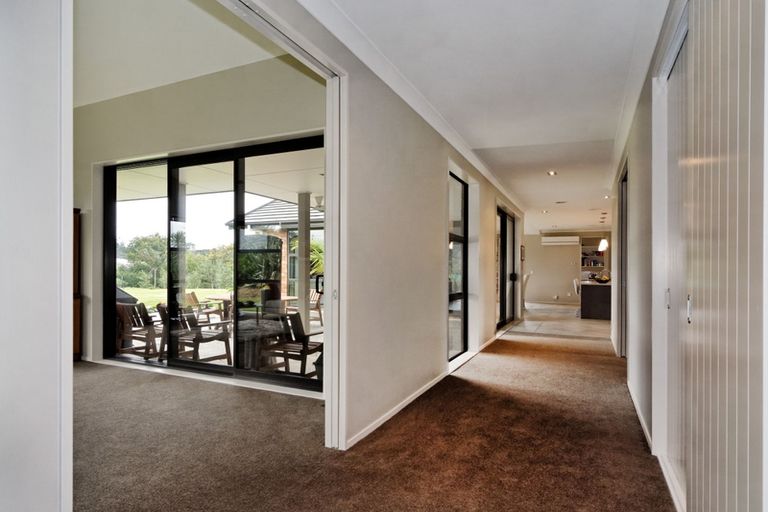 Photo of property in 82a Shaw Road, Oratia, Auckland, 0604