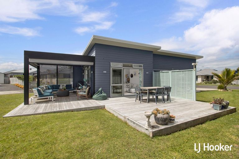 Photo of property in 16 Reel Road, Athenree, Waihi Beach, 3611