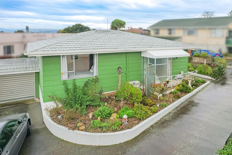 Photo of property in 8b Stuart Street, Holmes Hill, Oamaru, 9401