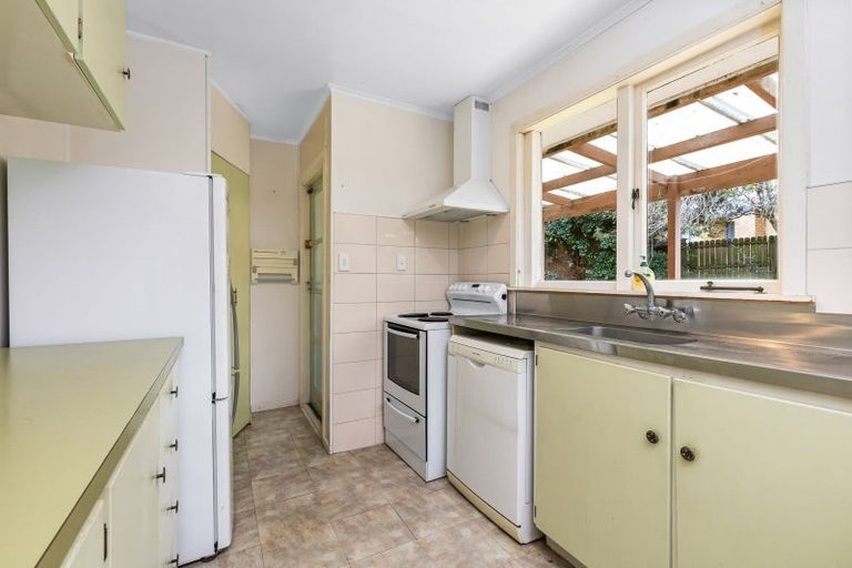 Photo of property in 6 Palmer Avenue, Glen Eden, Auckland, 0602