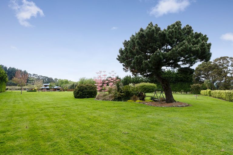 Photo of property in 46 Turitea Road, Fitzherbert, Palmerston North, 4472