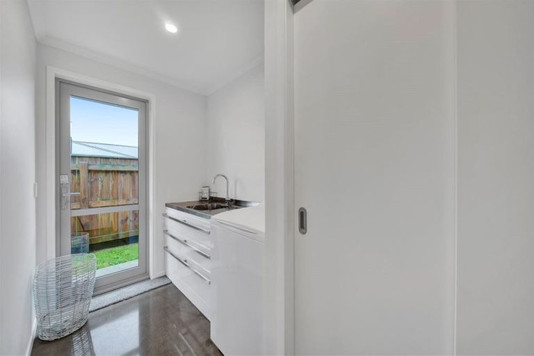 Photo of property in 10 Hawetaone Street, Bell Block, New Plymouth, 4312