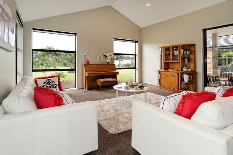 Photo of property in 82a Shaw Road, Oratia, Auckland, 0604