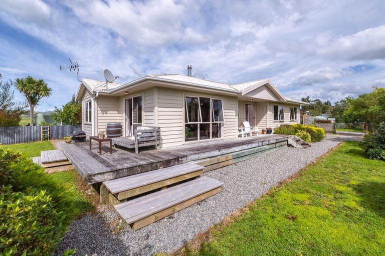 Photo of property in 345 Waihakeke Road, Waihakeke, Carterton, 5792
