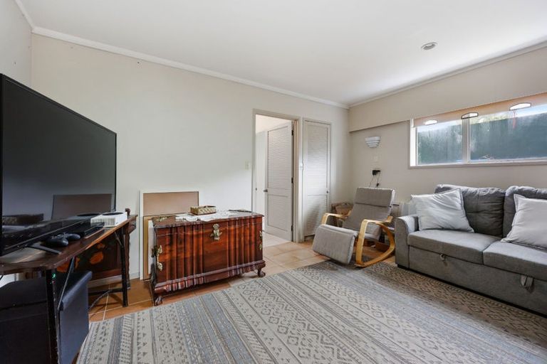 Photo of property in 19 Takutai Avenue, Bucklands Beach, Auckland, 2012