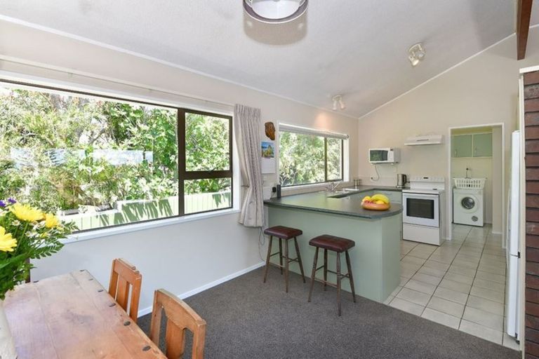 Photo of property in 16 Ladies Mile, Manly, Whangaparaoa, 0930