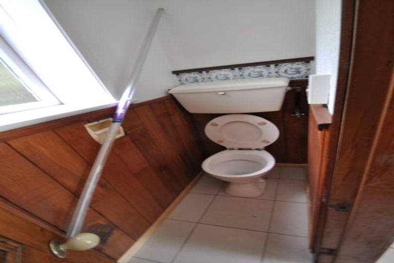 Photo of property in 140 Glenmore Street, Northland, Wellington, 6012