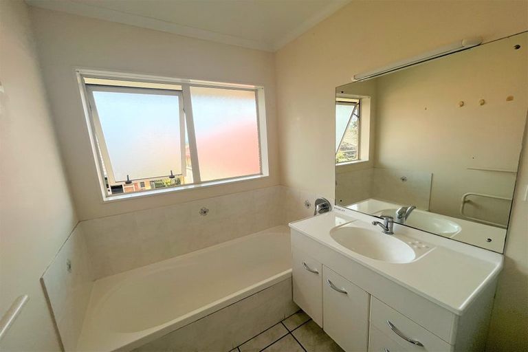 Photo of property in 24 Stewart Gibson Place, Manurewa, Auckland, 2105