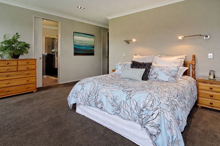 Photo of property in 82a Shaw Road, Oratia, Auckland, 0604