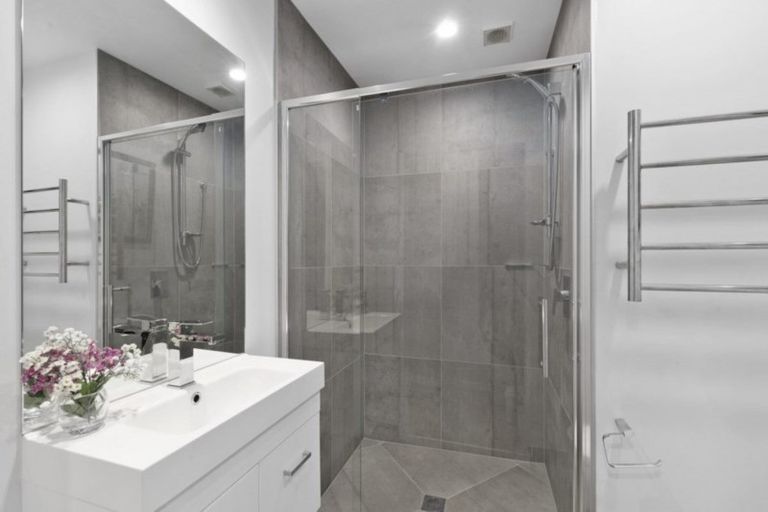 Photo of property in 10 Carder Court, Hobsonville, Auckland, 0618