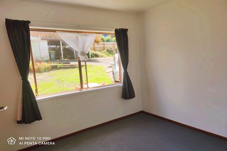 Photo of property in 81 Chivalry Road, Glenfield, Auckland, 0629